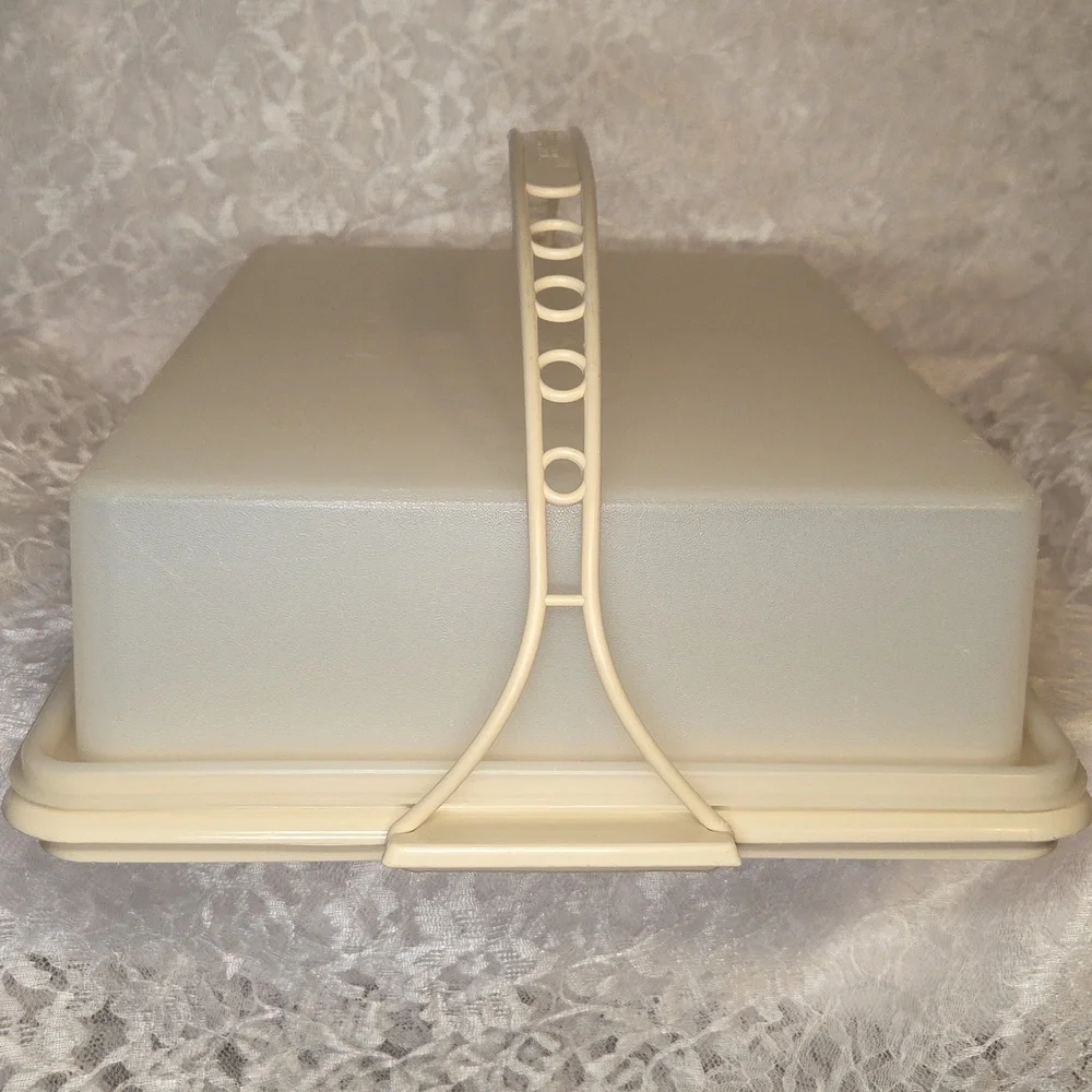 Tupperware: Cake Keeper Container - Picture 2 of 6